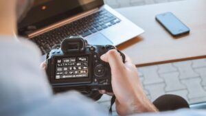 Как зарабатывать на фотостоках в 2023 году: 10  лучших стоков для начинающих