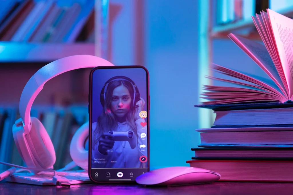 Почему TikTok режет охваты и просмотры: как работают алгоритмы и что делать арбитражнику